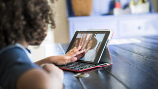 Thắp lên hy vọng trong “khủng hoảng”