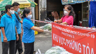 160 tỷ đồng san sẻ khó khăn với người dân TP Hồ Chí Minh