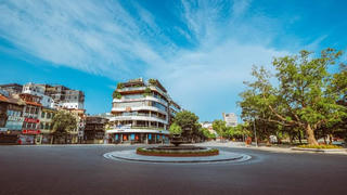  Mong đại dịch qua mau, để những cái ôm thật hơn…