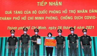 Bộ Quốc phòng trao quà trị giá 80 tỷ đồng hỗ trợ TP Hồ Chí Minh chống dịch