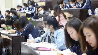 Phụ huynh trường tư đau đầu học phí đầu năm học