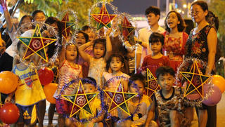 Trăng Trung thu thắp sáng ước mơ 