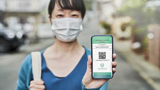 “Tấm thẻ vaccine”, giải pháp được kỳ vọng vực dậy nền kinh tế