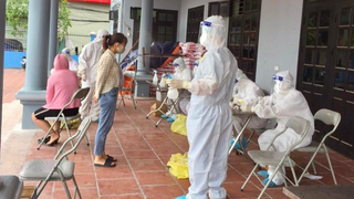 Những bác sĩ “gừng già” xung phong vào tâm dịch