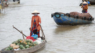 Chợ nổi Cái Răng sôi động trở lại khi được “nới lỏng” giãn cách 