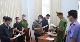 Bắt tạm giam loạt cán bộ vi phạm trong bồi thường, hỗ trợ tái định cư