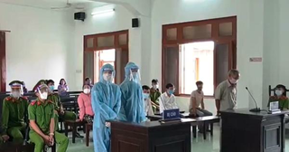 Rủ bạn về nhà giết mẹ, cướp tài sản