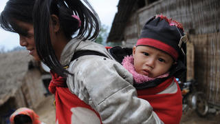 Phụ nữ vùng cao: Nỗ lực vượt khỏi “hàng gai thép”