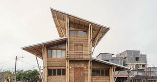 Ngỡ ngàng với nhà 3 tầng làm bằng tre