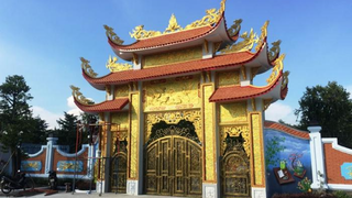 Cận cảnh Nhà thờ Tổ sơn son thếp vàng của NS Hoài Linh