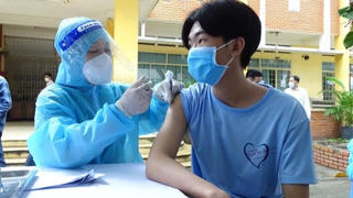 Những trẻ đầu tiên cả nước tiêm vaccine