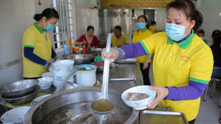 Vì sao TP Hồ Chí Minh chưa 'mở toang cửa' với quán nhậu? 
