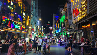 TP Hồ Chí Minh: Quán bar hóa quán ăn để thích ứng với bình thường mới 