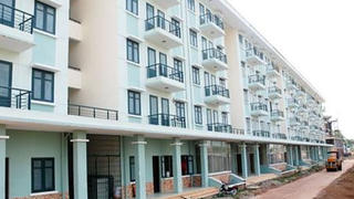 Những món nợ khó xử
