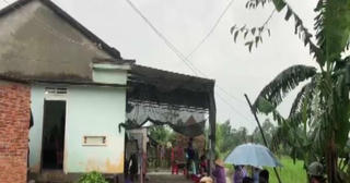 Bé 4 tuổi bị cậu vô tình ném dao trúng cổ tử vong