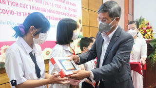 Him Lam Land tài trợ 1.000 máy tính bảng cho học sinh, sinh viên nghèo và mồ côi cha mẹ vì COVID-19