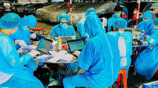 1.000 nhân viên y tế tuyến cơ sở tại TP HCM xin nghỉ việc - định hướng nào cho trạm y tế xã?