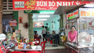 Người kinh doanh hồi hộp một mùa Tết an lành