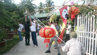 Năm mới, dựng nêu tống trừ dịch bệnh