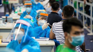 Đẩy mạnh tiêm vaccine vẫn là nhiệm vụ quan trọng nhất