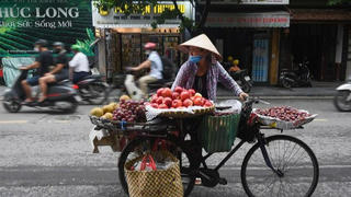 Làm gì để hỗ trợ phụ nữ di cư?