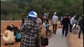 Thông tin bất ngờ về clip hàng trăm người tranh nhau 'chốt 12 lô đất' nơi vùng quê heo hút