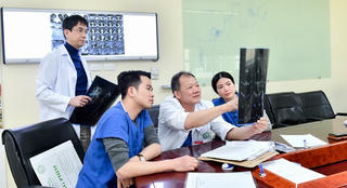 Thầy thuốc ưu tú, TS.BS Dương Đức Hùng: “Bàn tay vàng” hồi sinh những trái tim lỗi nhịp