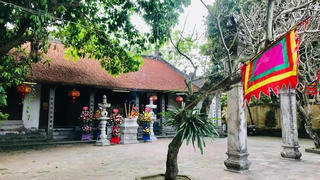 Pho tượng “long bào đen” hơn 200 tuổi và trò chơi dân gian được thế giới tôn vinh