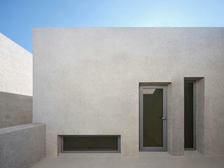 Ngôi nhà nhìn ngoài như lô cốt, bên trong mỗi bước một góc nhìn