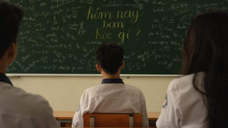 Trường chuyên, lớp chọn - “Cuộc đua” mãi không ngừng 