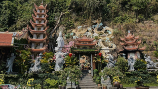 Có một ngôi chùa “thiên tạo” huyền tích