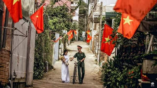 Xây dựng con người Việt Nam thời kỳ đổi mới: Dạy cho thế hệ trẻ tình yêu Tổ quốc từ tuổi ấu thơ