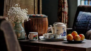 Chúng ta đang cô đơn trong nhà mình?