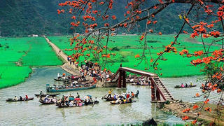 "Ngàn năm thương nhớ đất Thăng Long"