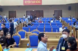 Phát hiện nhiều dấu hiệu sai phạm, khách đấu giá đất ở Tam Nông được trả toàn bộ tiền đặt cọc, mua hồ sơ