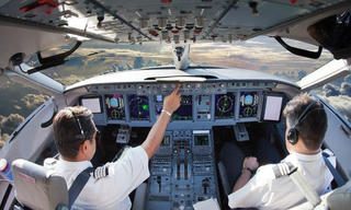 Tiêu chuẩn mới đối với người lái, tiếp viên phục vụ trên tàu bay chuyên cơ, chuyên khoang