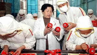 Từ người mù chữ, trở thành nữ tỷ phú nhờ món “ớt chưng dầu” Lao Gan Ma