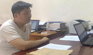 Gã đàn ông mặc áo hình con gà trắng, cướp ngân hàng Sông Công 