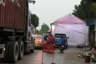 Bức xúc rạp cưới chiếm lòng đường