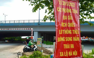 Kiểm tra sự việc đóng đường tạm dưới chân cầu Rạch Chiếc