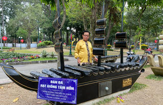 Ra mắt bộ đàn đá “Hạt giống tâm hồn”