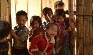 Khi giới trẻ “Nuôi em”