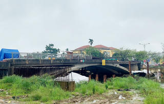 Thừa Thiên - Huế: Cây cầu “đội” vốn gấp 3 lần vẫn thi công ì ạch 