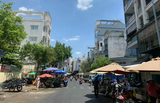 TP HCM: Chợ “tự phát” lấn chiếm lòng lề đường, gây ô nhiễm