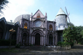 Hoang tàn nhà chiếu hình vũ trụ duy nhất Việt Nam 