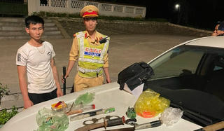 Thanh Hóa: Tạm giữ xe khách chở nhiều “hàng nóng”