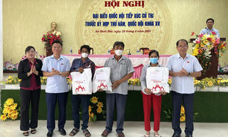 Bộ trưởng Bộ Tư pháp Lê Thành Long tiếp xúc cử tri huyện U Minh Thượng