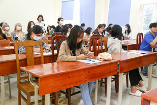 Sinh viên thời song bằng 