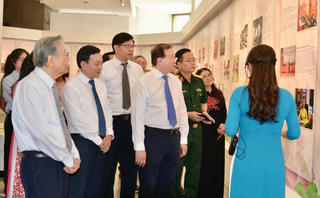 Tôn vinh 133 tấm gương bình dị mà cao quý