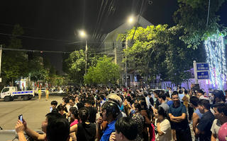 Cảnh sát phong tỏa khu vực nhà cựu Bí thư Lào Cai: Người dân đứng chật đường theo dõi diễn biến